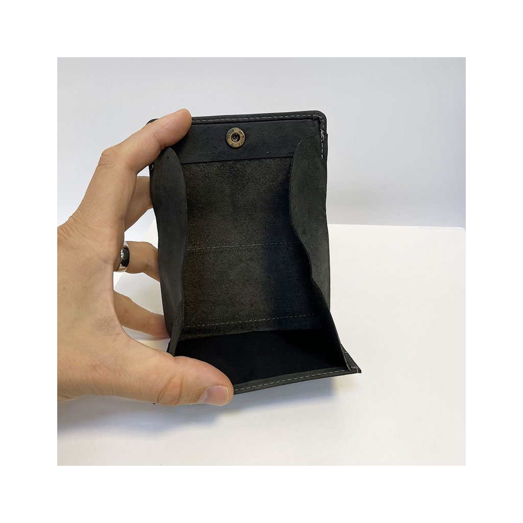 Černá mini retro peněženka TILLBERG s monogramem a vlastním textem
