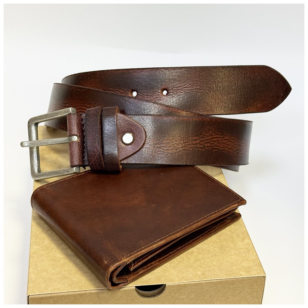 Luxusní bordo hnědý kožený set s monogramem