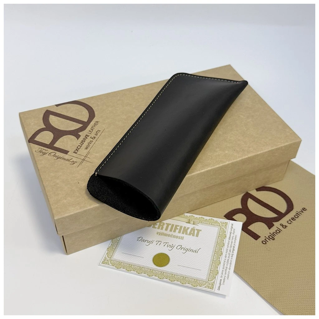 Černé kožené pouzdro na brýle s vlastním motivem