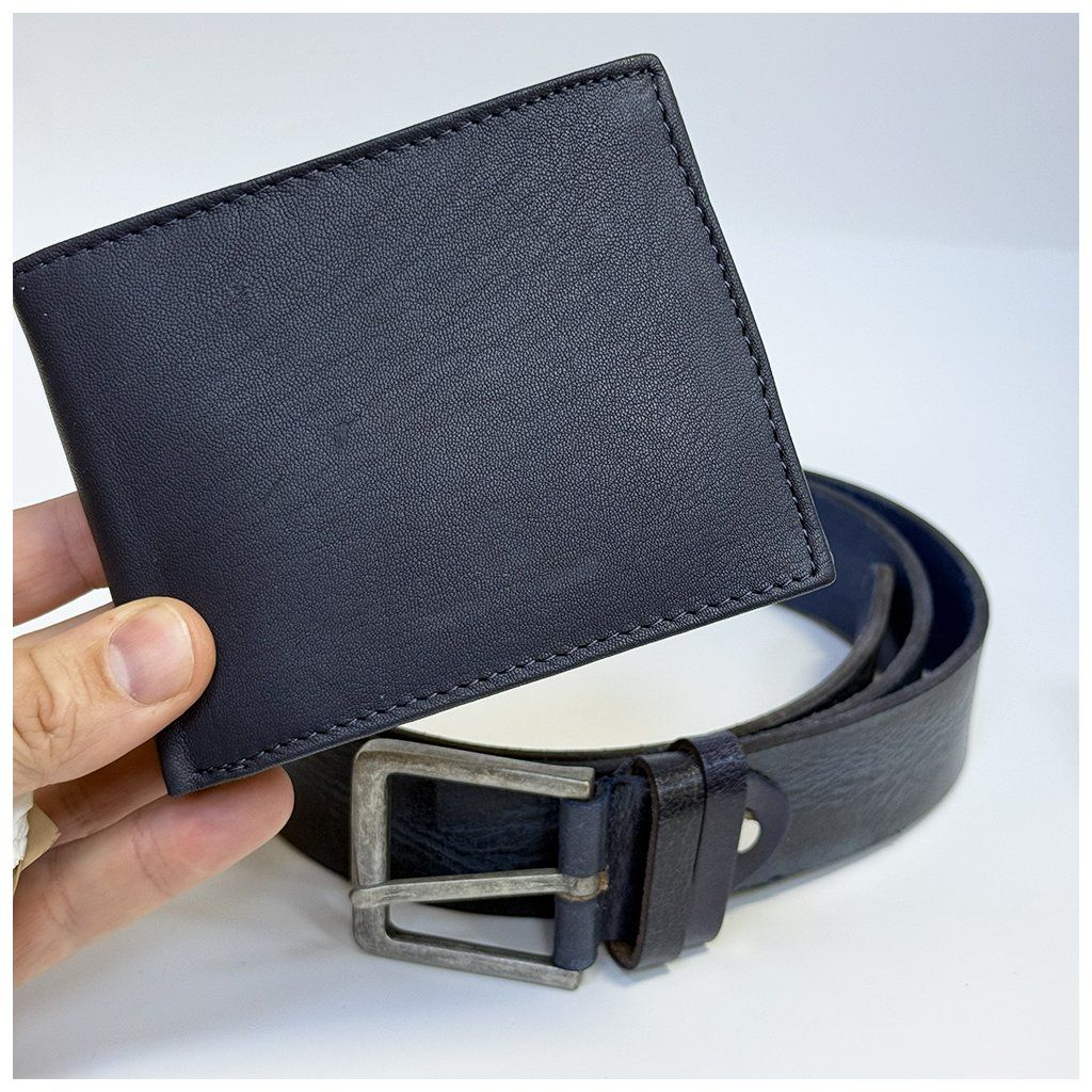 Modrý set peněženka a pásek z pravé kůže s vlastním monogramem