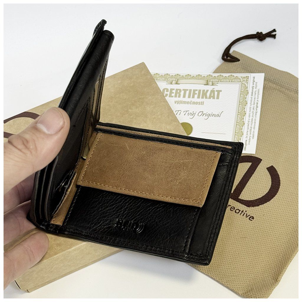 Originální kožená peněženka a vlastní monogram