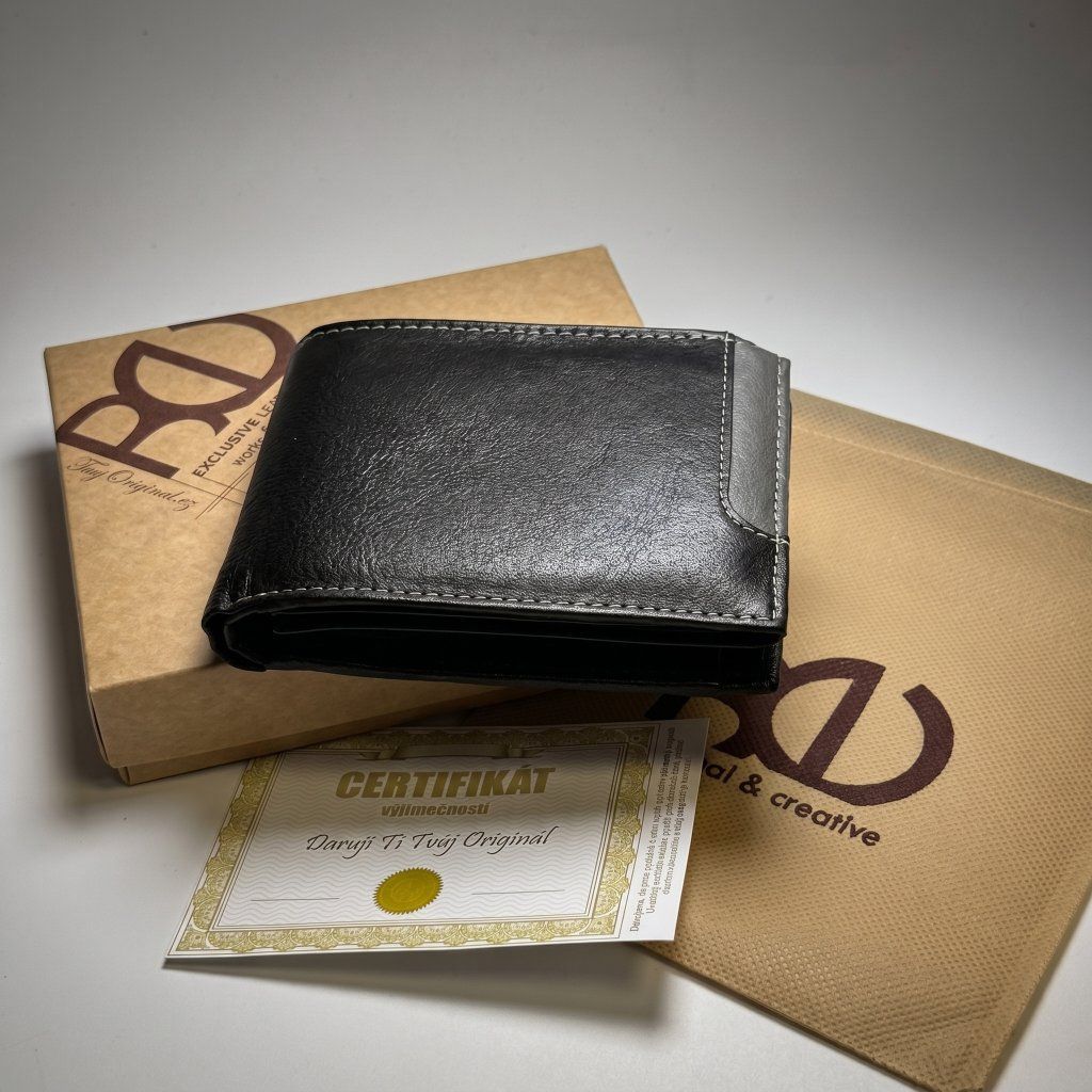 Luxusní kožená peněženka s ražbou monogramu