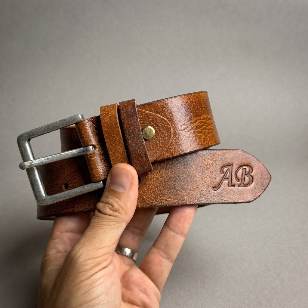 Luxusní kožený pásek s vlastní monogramem