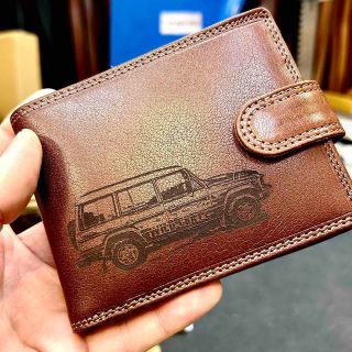 🚗💼 Pro milovníky aut, kteří chtějí víc než jen styl Každý detail má svůj příběh – a tenhle začíná u luxusní kožené...