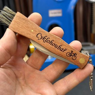 🍄✨ Nůž na houby s vlastním textem — pro ty, kdo milují klid lesa ✨🍄 Hledáte originální dárek pro vášnivého houbaře? Na...