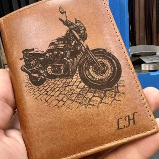 🏍️✨ Peněženka s fotkou vlastní motorky — dárek, který má benzín v krvi ✨🏍️ Pro milovníky jedné stopy máme něco opravdu...