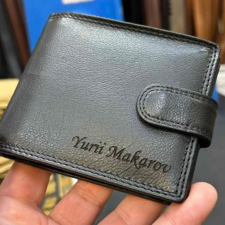 ✨ Kousek, který mluví za vás. Elegantní, nadčasová a maximálně osobitá — luxusní černá peněženka od Tvujoriginal.cz s...